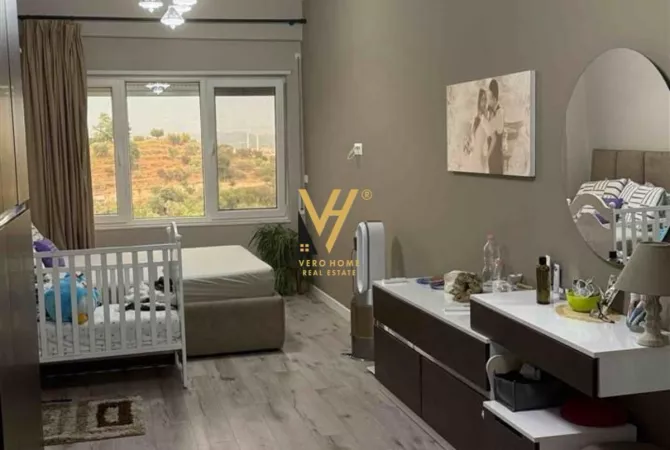 Shtepi ne shitje Apartament ne Tirane, 3+1, Mobilimi E mobiluar, Pagesa 370,000  Euro.