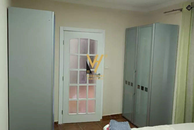 Shtepi me qera Apartament ne Tirane, 2+1, Mobilimi E mobiluar, Pagesa 50,000  Leke.