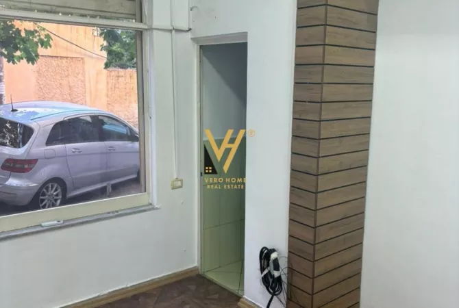 Ambient biznesi me qera 1+1 ne Tirane - 25,000 Leke
