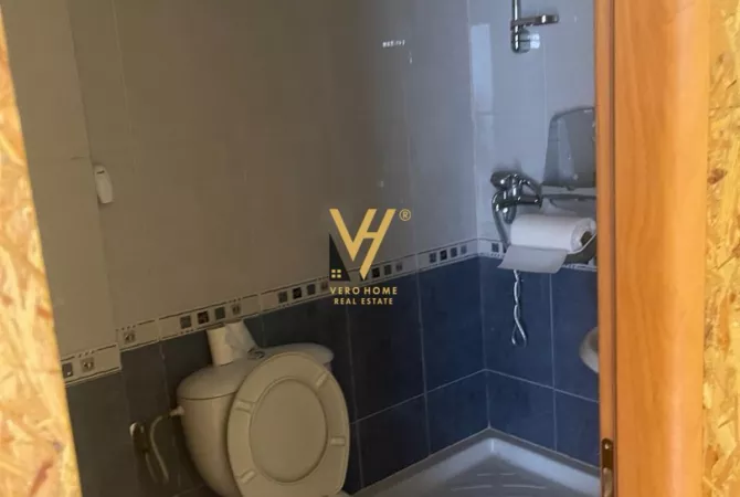 Ambient biznesi me qera 3+1 ne Tirane - 1,100 Euro