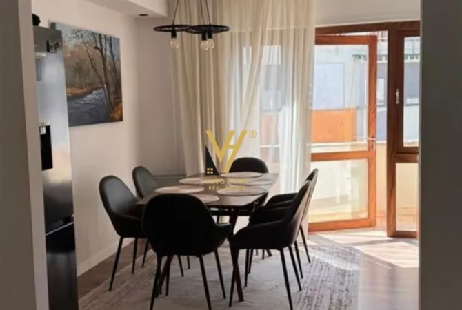 Shtepi me qera Apartament ne Tirane, 3+1, Mobilimi E mobiluar, Pagesa 650  Euro.