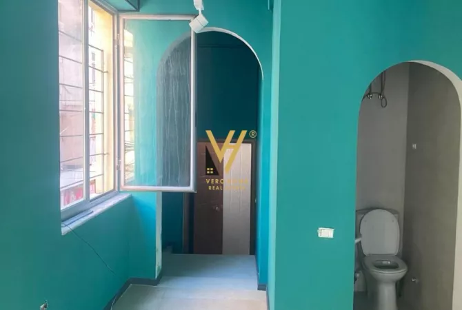 JEPET ZYRE 80 M2 ME QIRA TE IRFAN TOMINI 1.050 EURO