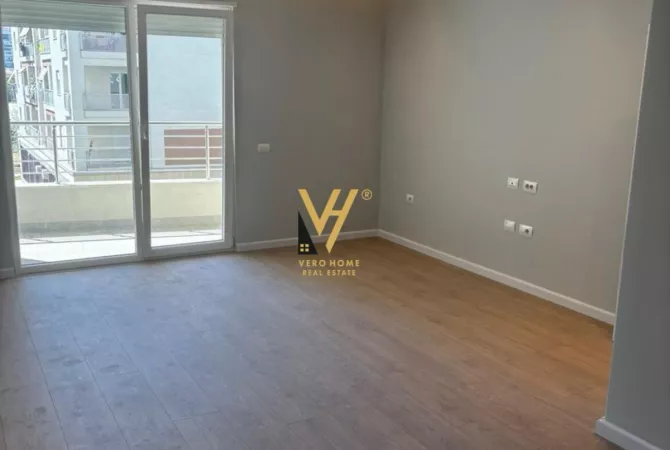 Ambient biznesi me qera 3+1 ne Tirane - 130,000 Leke