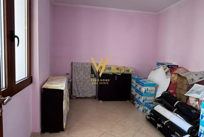 Shtepi ne shitje Apartament ne Tirane, 1+1, Mobilimi Pjeserisht e mobiluar, Pagesa 79,000  Euro.