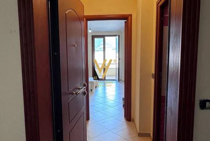 Shtepi ne shitje Apartament ne Tirane, 1+1, Mobilimi Pjeserisht e mobiluar, Pagesa 79,000  Euro.