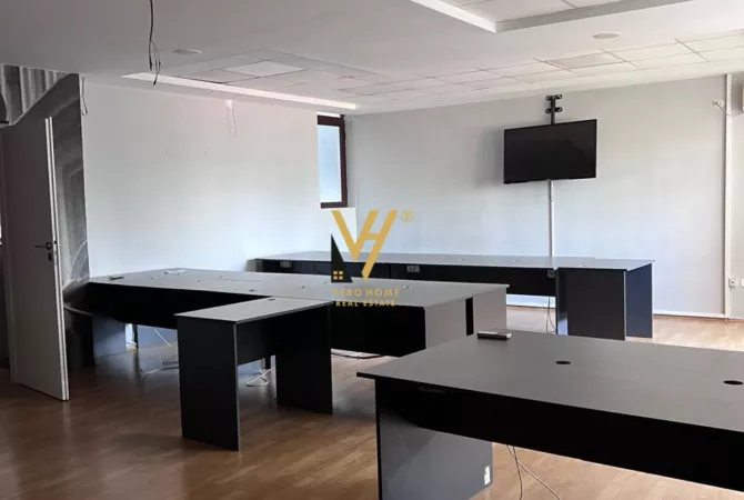 Ambient biznesi me qera 3+1 ne Tirane - 2,000 Euro