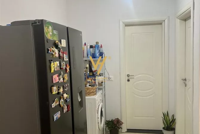 Shtepi ne shitje Apartament ne Tirane, 2+1, Mobilimi E mobiluar, Pagesa 155,000  Euro.