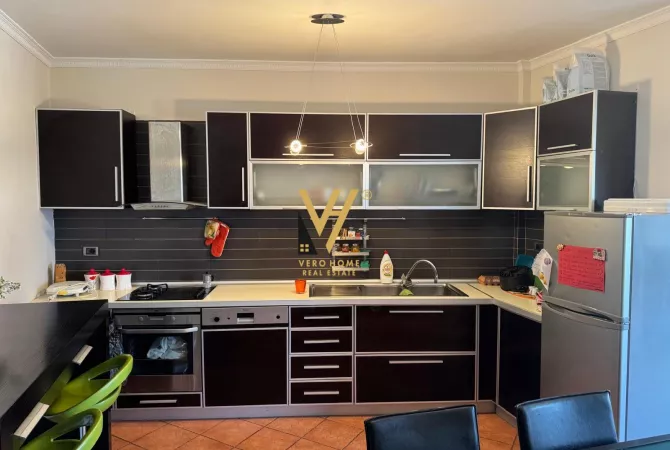 Shtepi ne shitje Apartament ne Tirane, 2+1, Mobilimi E mobiluar, Pagesa 206,000  Euro.