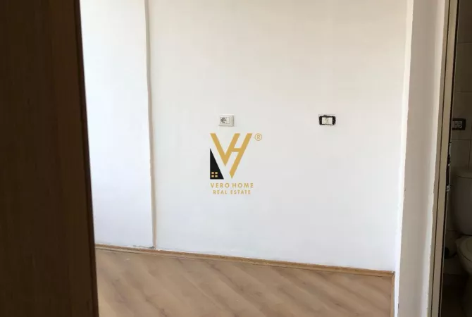 Ambiente Commerciale in Affitto 3+1 a Tirana - 1,500 Euro