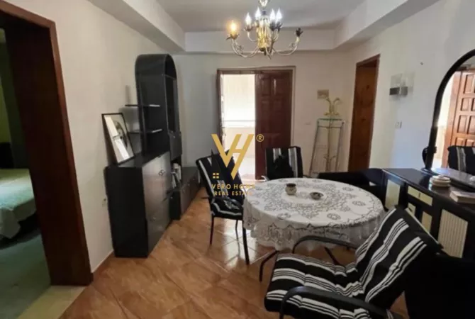 Shtepi me qera Shtepi Private ne Tirane, 3+1, Mobilimi E mobiluar, Pagesa 700  Euro.