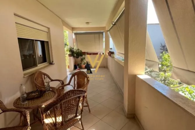 Shtepi me qera Shtepi Private ne Tirane, 3+1, Mobilimi E mobiluar, Pagesa 700  Euro.