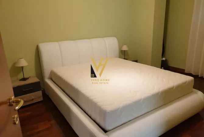 Shtepi me qera Apartament ne Tirane, 3+1, Mobilimi E mobiluar, Pagesa 240,000  Leke.