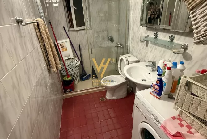 Ambiente Commerciale in Affitto 3+1 a Tirana - 700 Euro
