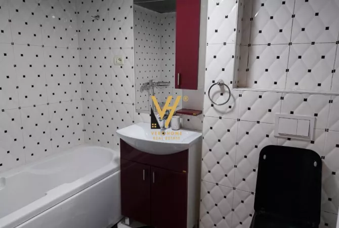 Shtepi me qera 2+1 ne Tirane - 690 Euro