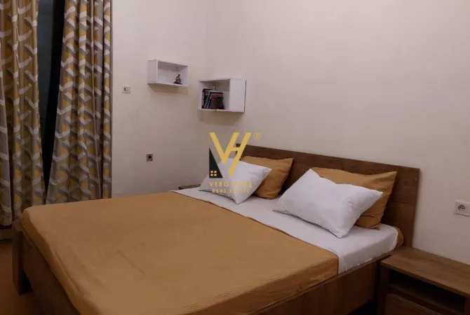 Shtepi me qera Apartament ne Tirane, 2+1, Mobilimi E mobiluar, Pagesa 690  Euro.