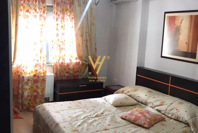 Shtepi me qera Apartament ne Tirane, 3+1, Mobilimi E mobiluar, Pagesa 1,100  Euro.