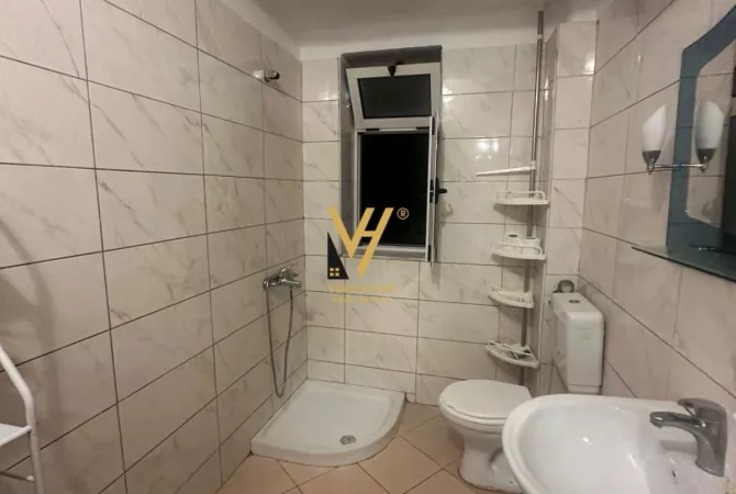 Ambient biznesi me qera 3+1 ne Tirane - 700 Euro