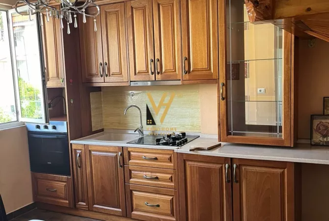 Shtepi me qera 4+1 ne Tirane - 55,000 Leke