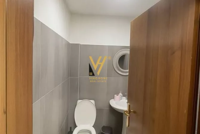 Ambient biznesi me qera 3+1 ne Tirane - 800 Euro