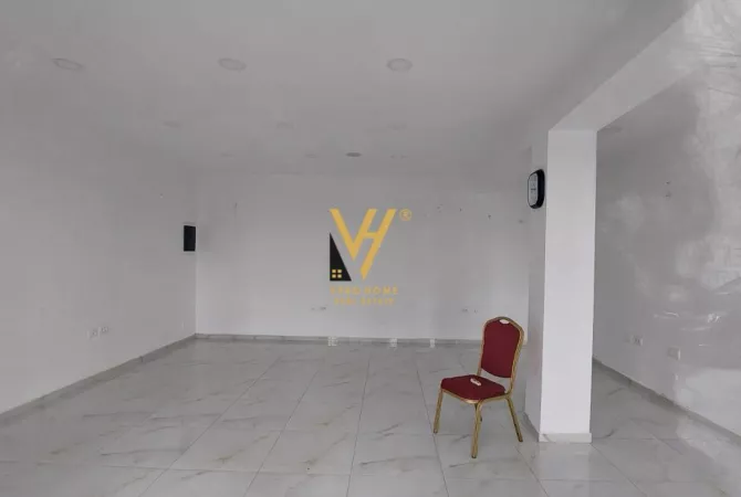 Ambient biznesi me qera 2+1 ne Tirane - 60,000 Leke