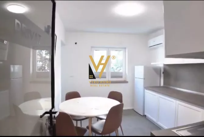 Ambient biznesi me qera 3+1 ne Tirane - 2,000 Euro