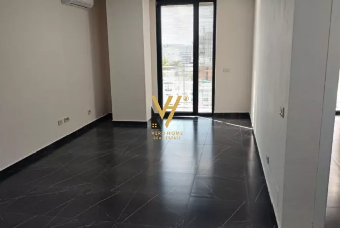 Ambient biznesi me qera 3+1 ne Tirane - 550 Euro