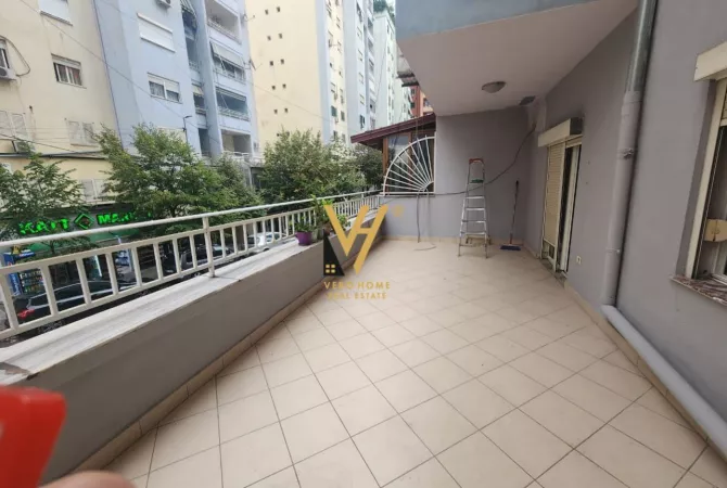 Shtepi ne shitje Apartament ne Tirane, 3+1, Mobilimi Bosh, pa mobiluar, Pagesa 320,000  Euro.