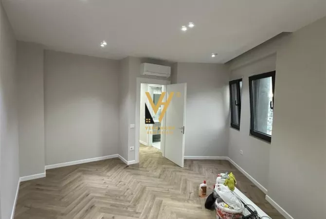 Ambient biznesi me qera 3+1 ne Tirane - 1,250 Euro