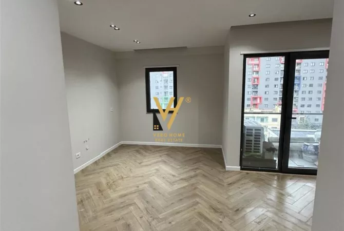 Ambient biznesi me qera 3+1 ne Tirane - 1,250 Euro