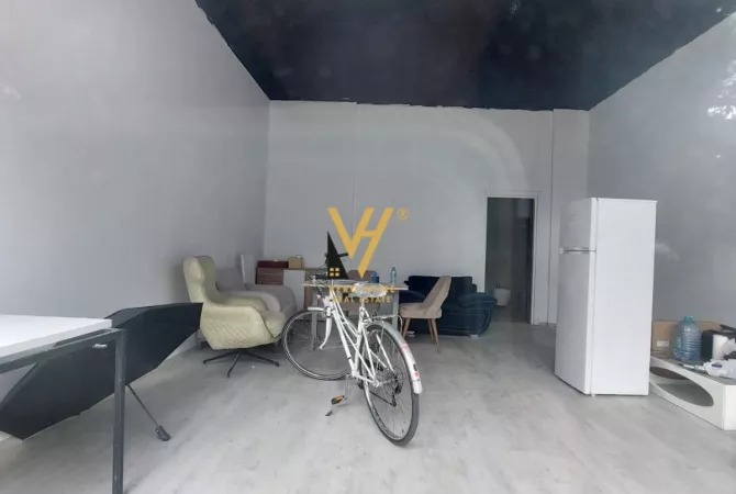Ambient biznesi me qera 1+1 ne Tirane - 45,000 Leke