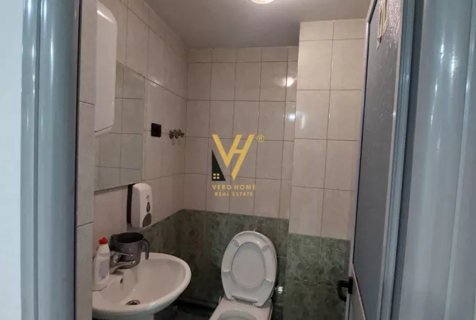 Ambient biznesi me qera 1+1 ne Tirane - 50,000 Leke