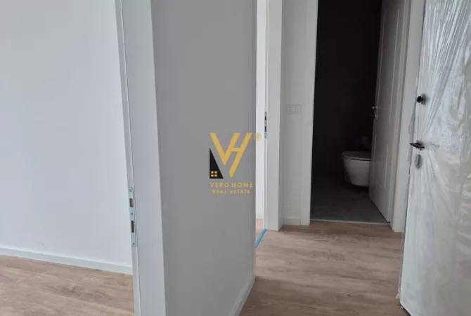 JEPET ZYRE 103 M2 ME QERA TE LAKE VIEW 1.700 EURO