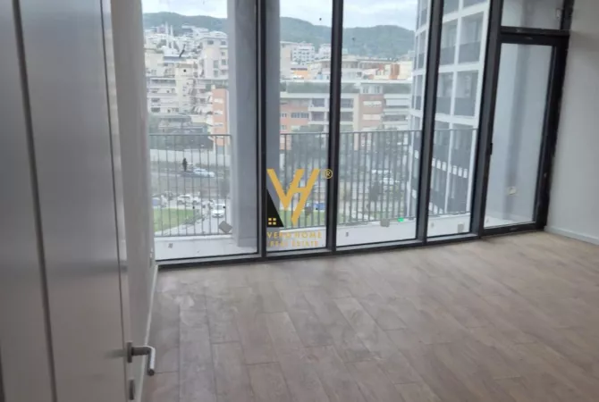 Ambiente Commerciale in Affitto 3+1 a Tirana - 1,900 Euro