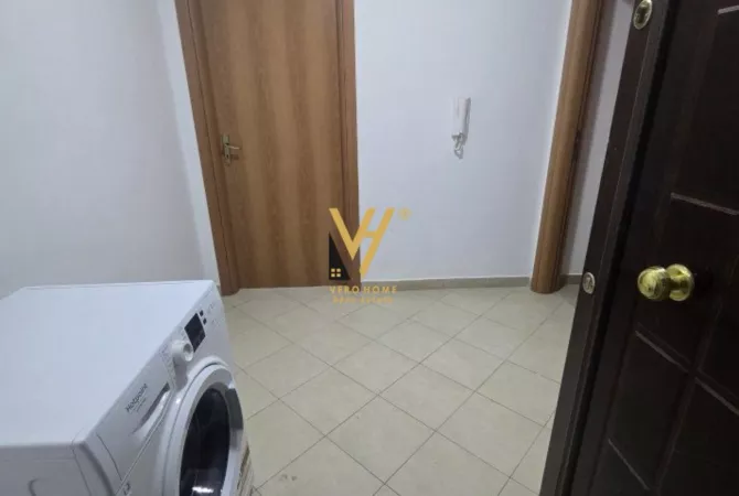 Shtepi me qera Apartament ne Tirane, 3+1, Mobilimi Pjeserisht e mobiluar, Pagesa 600  Euro.