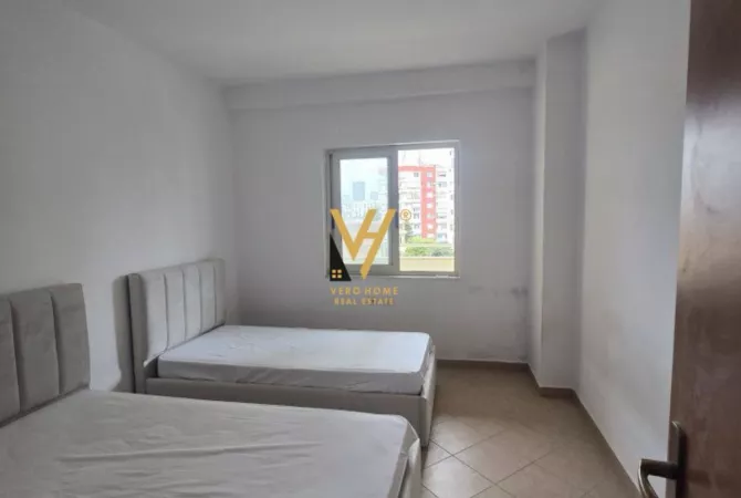 Shtepi me qera Apartament ne Tirane, 3+1, Mobilimi Pjeserisht e mobiluar, Pagesa 600  Euro.