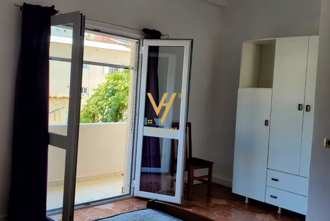 Shtepi me qera Apartament ne Tirane, 3+1, Mobilimi E mobiluar, Pagesa 55,000  Leke.