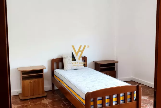 Shtepi me qera Apartament ne Tirane, 3+1, Mobilimi E mobiluar, Pagesa 55,000  Leke.