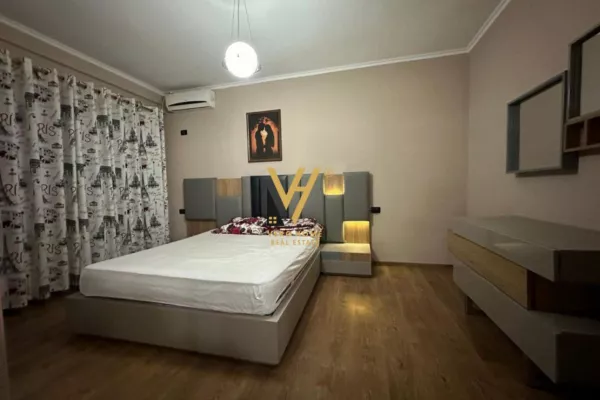 Shtepi ne shitje Apartament ne Tirane, 2+1, Mobilimi E mobiluar, Pagesa 143,000  Euro.
