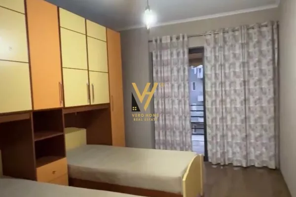 Shtepi ne shitje Apartament ne Tirane, 2+1, Mobilimi E mobiluar, Pagesa 143,000  Euro.