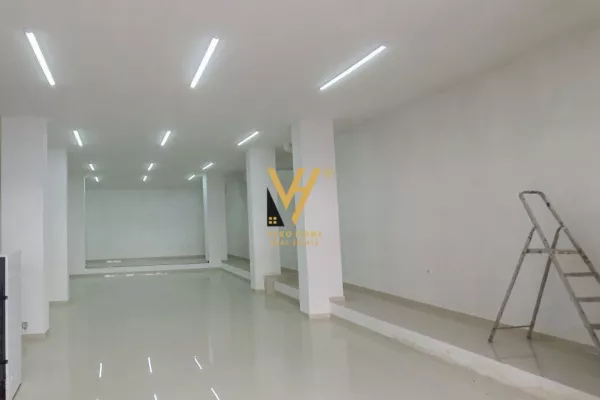 Ambiente Commerciale in Vendita 1+1 a Tirana - 309,000 Euro