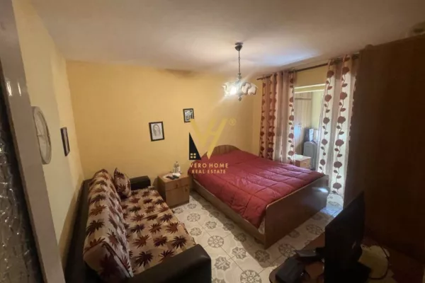 Shtepi ne shitje Apartament ne Tirane, 2+1, Mobilimi E mobiluar, Pagesa 130,000  Euro.