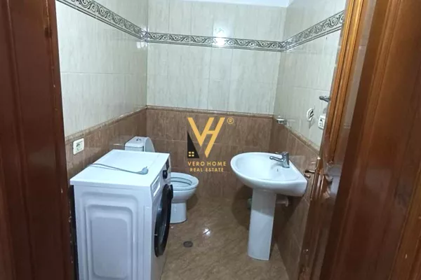 Shtepi me qera Apartament ne Tirane, 3+1, Mobilimi E mobiluar, Pagesa 500  Euro.