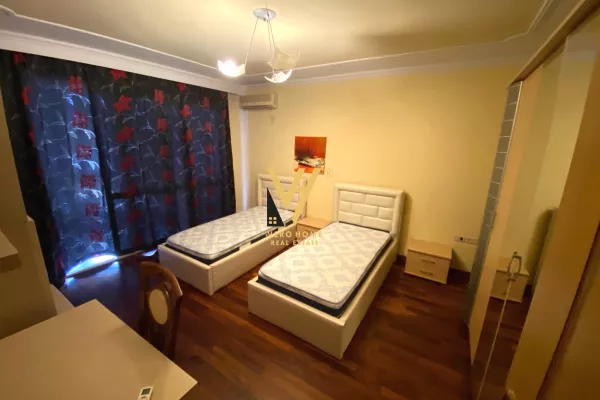 Shtepi me qera Apartament ne Tirane, 2+1, Mobilimi E mobiluar, Pagesa 800  Euro.