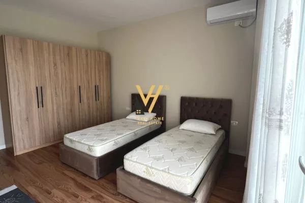 Shtepi me qera Vila Luksoze ne Tirane, 3+1, Mobilimi E mobiluar, Pagesa 1,600  Euro.