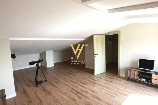 Shtepi me qera Vila Luksoze ne Tirane, 3+1, Mobilimi E mobiluar, Pagesa 1,600  Euro.