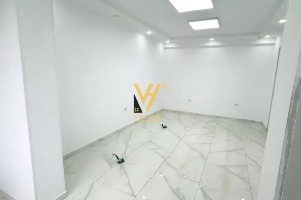 Ambiente Commerciale in Affitto 3+1 a Tirana - 700 Euro
