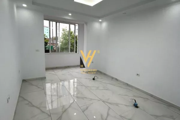 Ambiente Commerciale in Affitto 3+1 a Tirana - 700 Euro