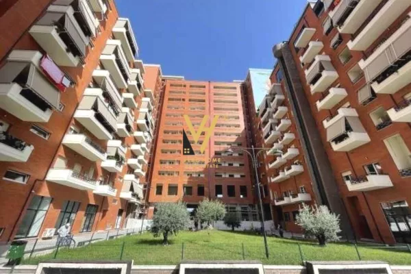 Ambiente Commerciale in Vendita 1+1 a Tirana - 205,000 Euro