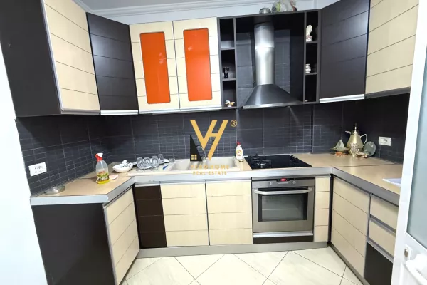Ambient biznesi me qera 3+1 ne Tirane - 1,400 Euro