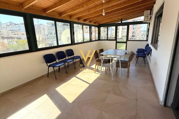 Ambient biznesi me qera 3+1 ne Tirane - 1,400 Euro